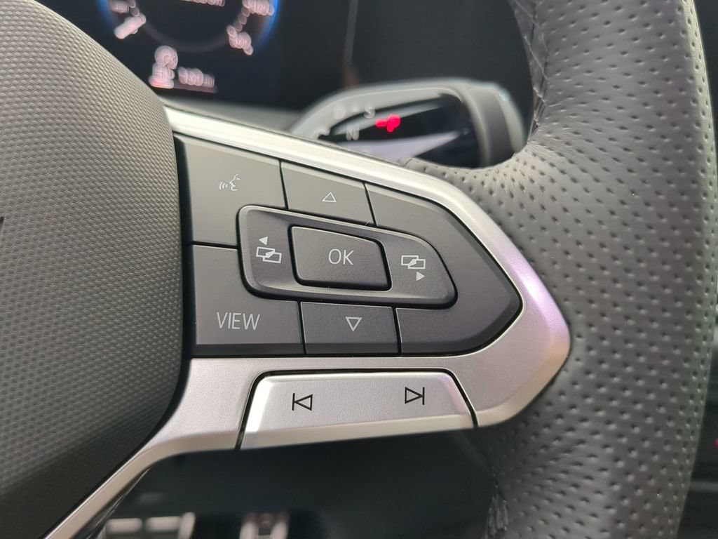 New 2025 Volkswagen Tiguan SE R-Line FWD image 29