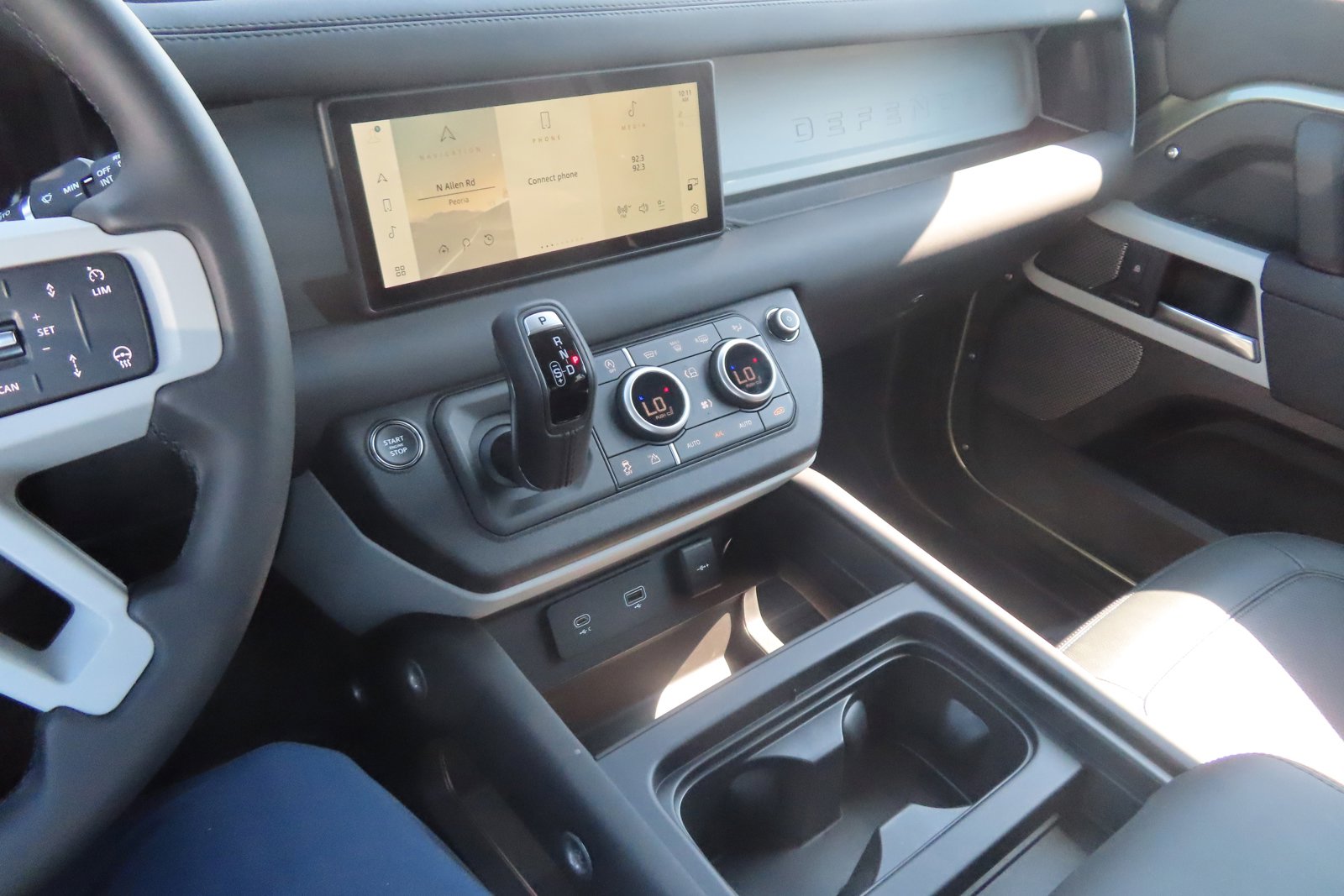 New 2024 Land Rover Defender 110 S image 18