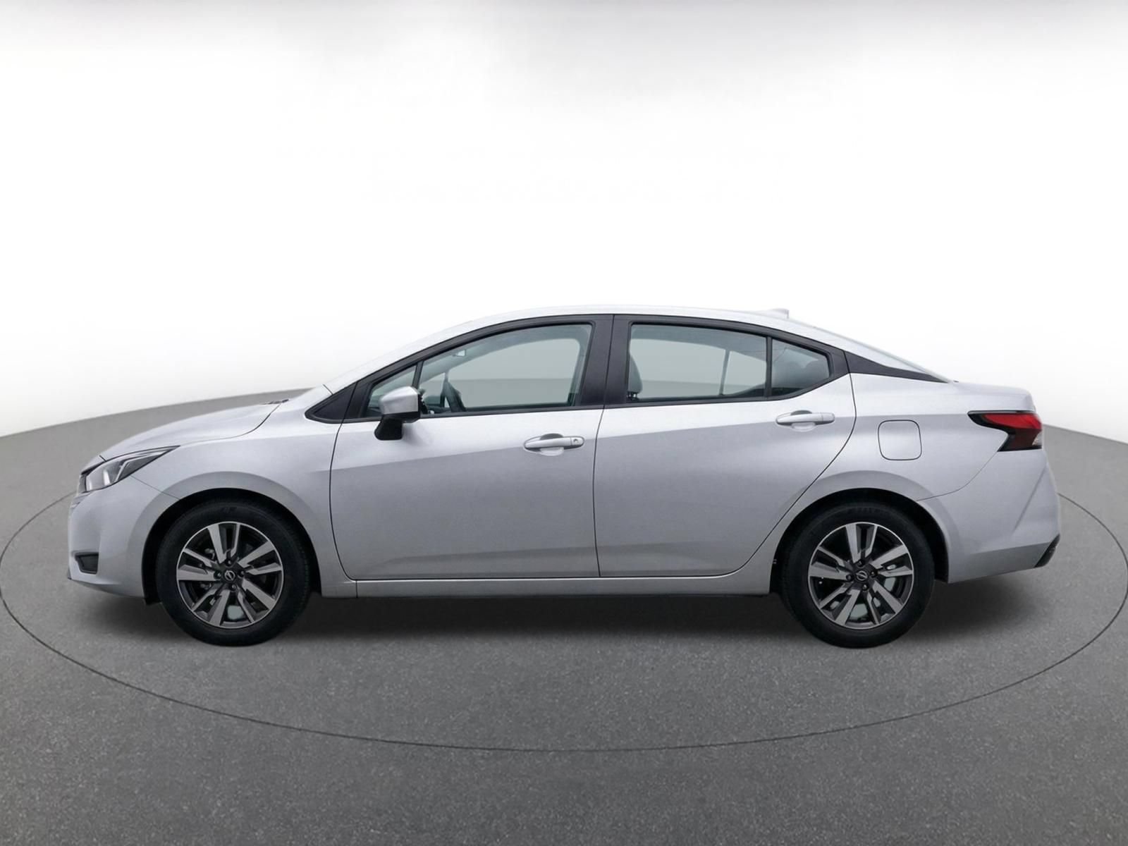 Used 2025 Nissan Versa SV FWD image 4