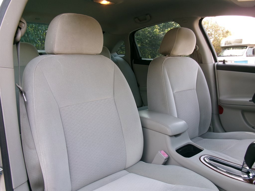 Used 2008 Chevrolet Impala LS FWD image 16