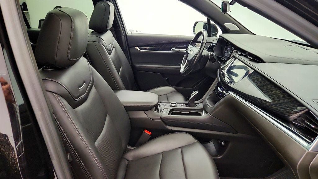 Used 2022 Cadillac XT6 Premium Luxury w/ Technology Package AWD/4WD image 24