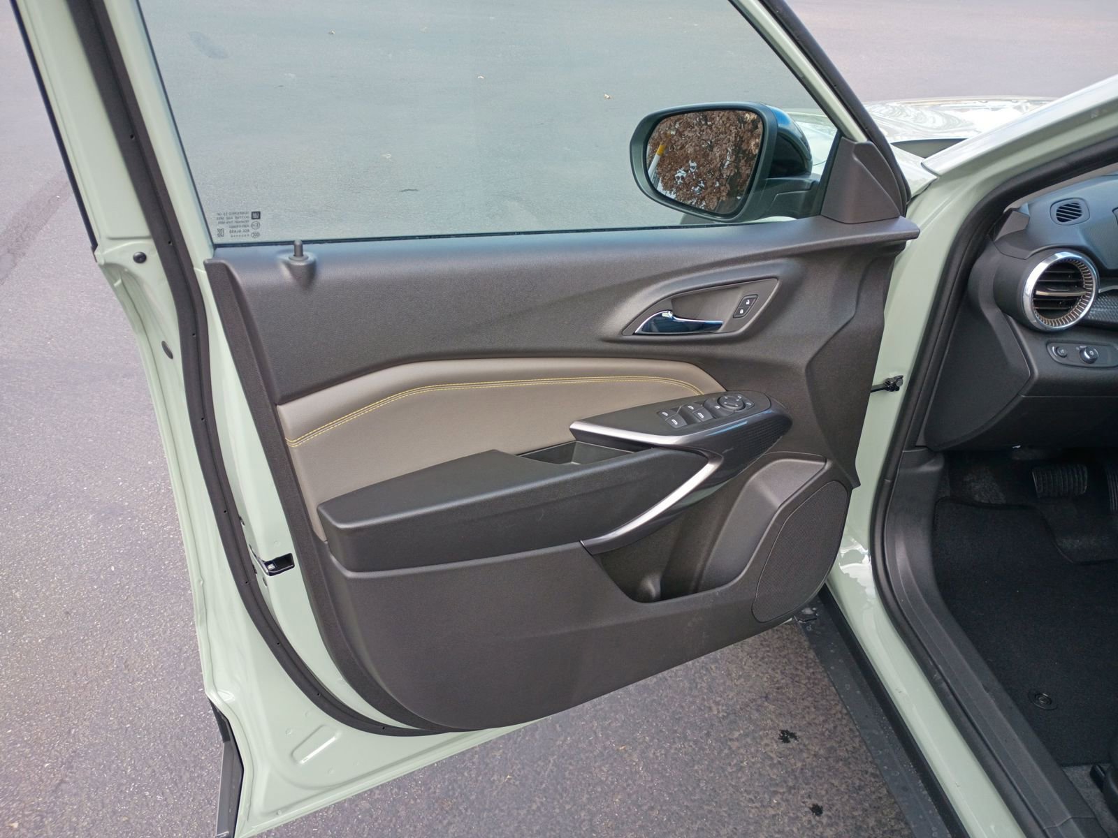 New 2026 Chevrolet Trax ACTIV w/ Sunroof Package image 28