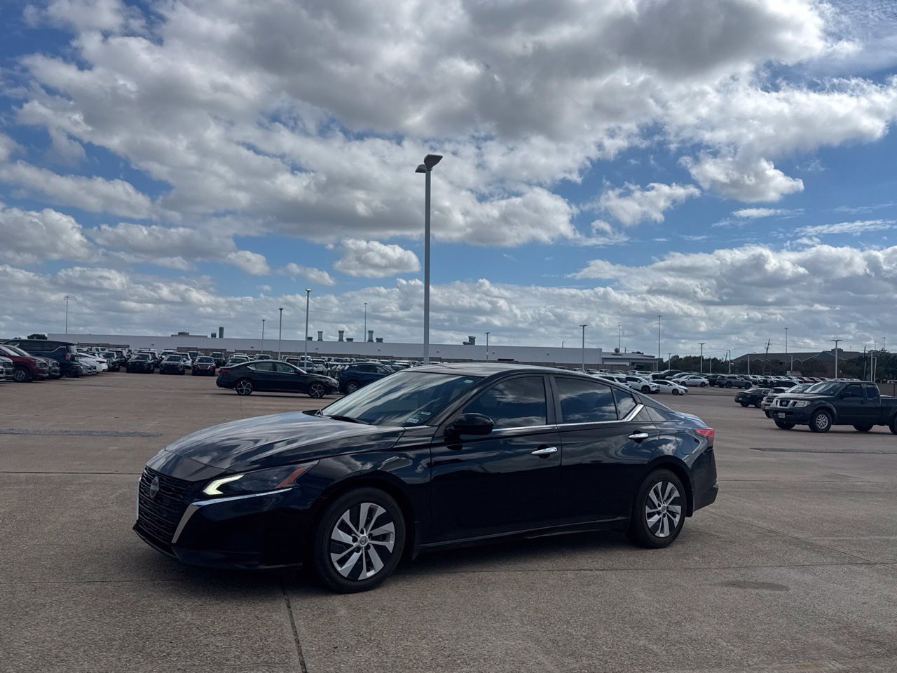 Used 2023 Nissan Altima 2.5 S FWD image 13