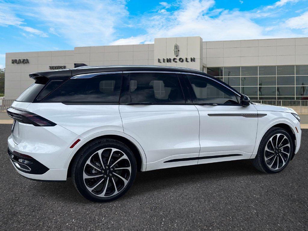 New 2026 Lincoln Nautilus Black Label AWD/4WD image 3