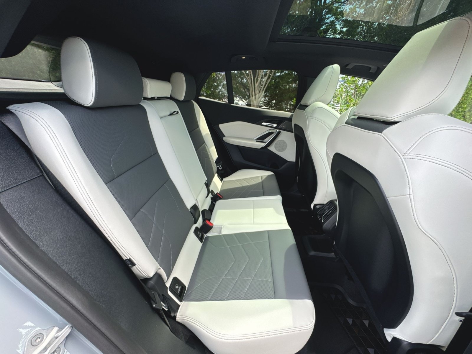 New 2026 BMW X2 xDrive28i w/ Technology Package AWD/4WD image 32