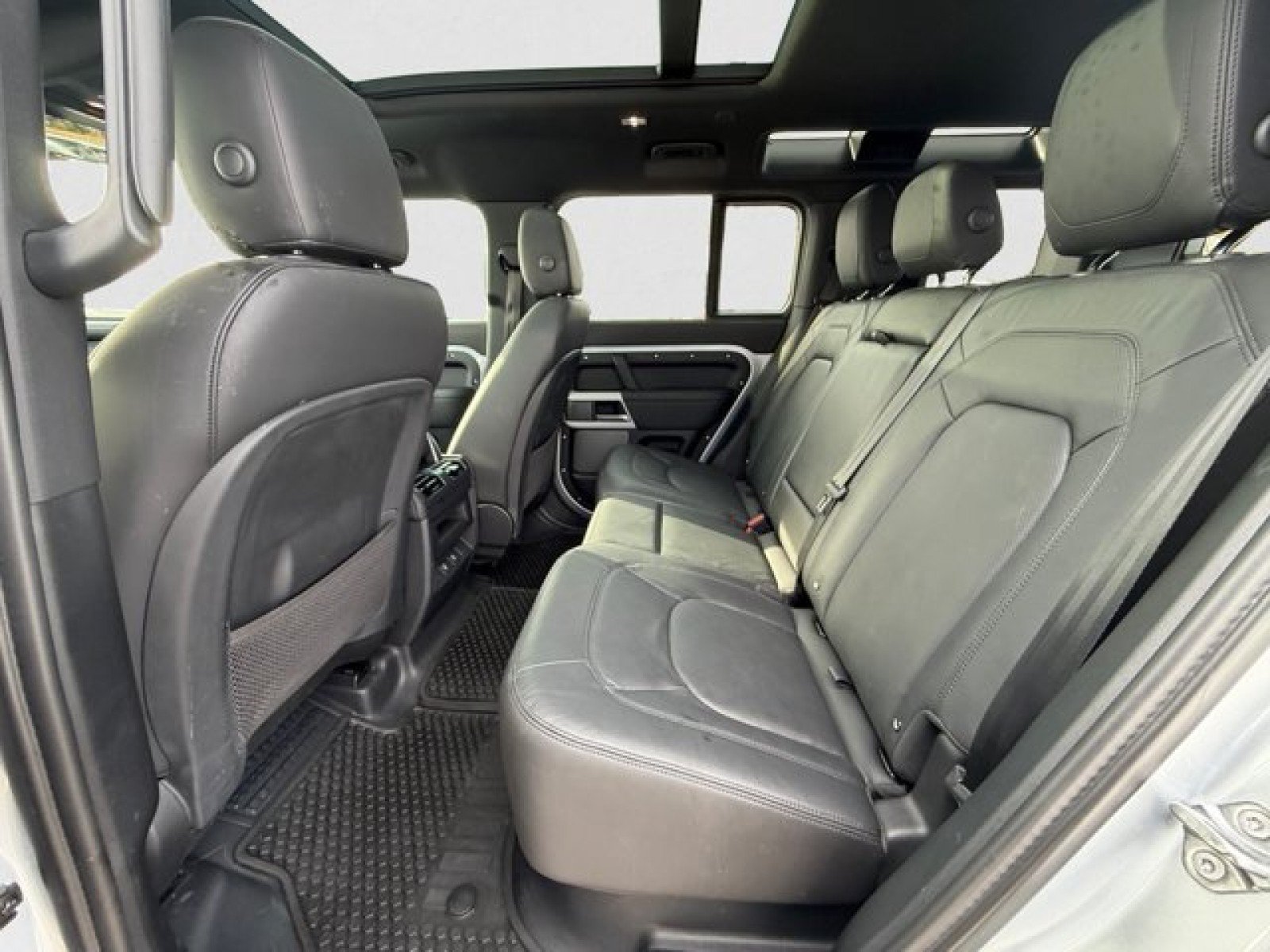 Certified 2024 Land Rover Defender 110 S AWD/4WD image 18