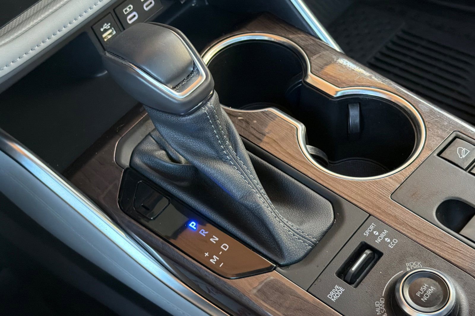 Used 2023 Toyota Highlander Limited image 22