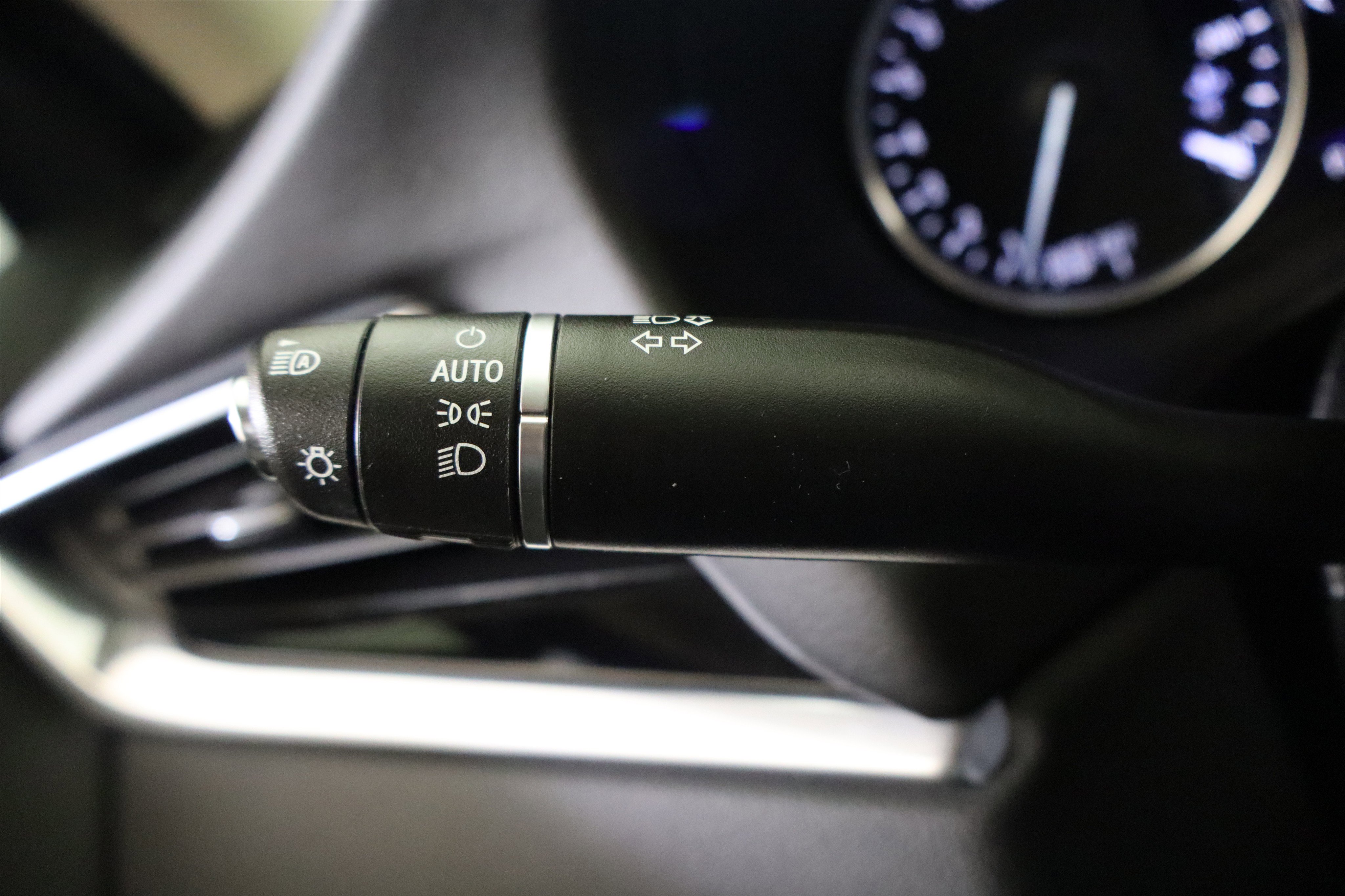 Used 2023 Buick Enclave Avenir w/ Avenir Technology Package image 31