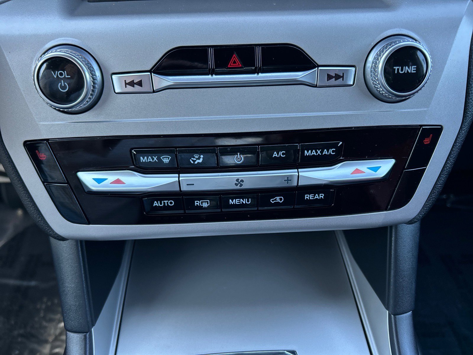 Certified 2023 Ford Explorer XLT AWD/4WD image 30