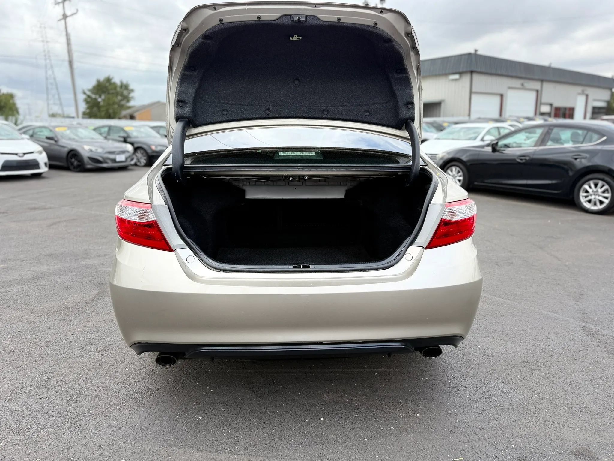 Used 2017 Toyota Camry XSE FWD image 29