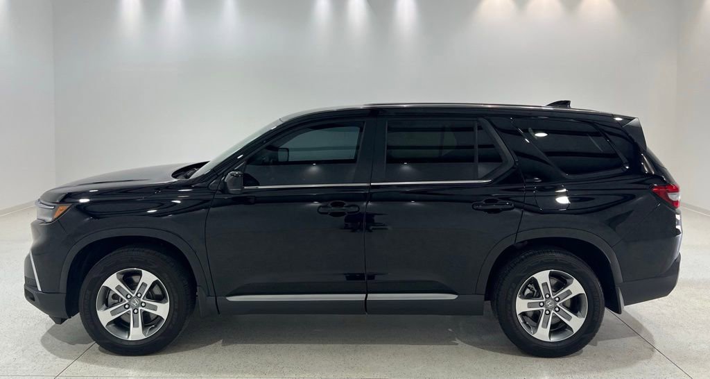 Used 2025 Honda Pilot EX-L image 2