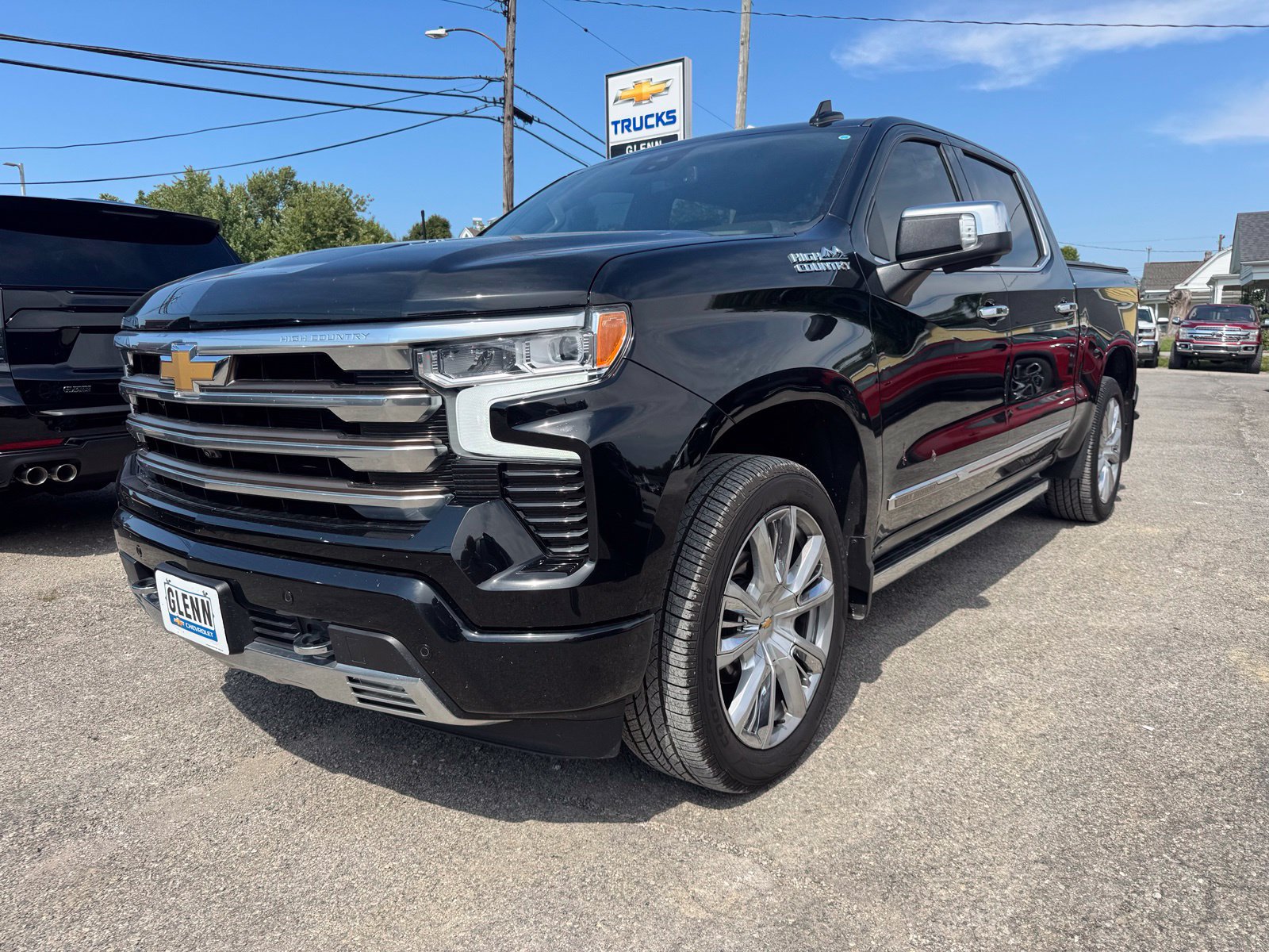 Used 2022 Chevrolet Silverado 1500 High Country w/ High Country Premium Package AWD/4WD image 2