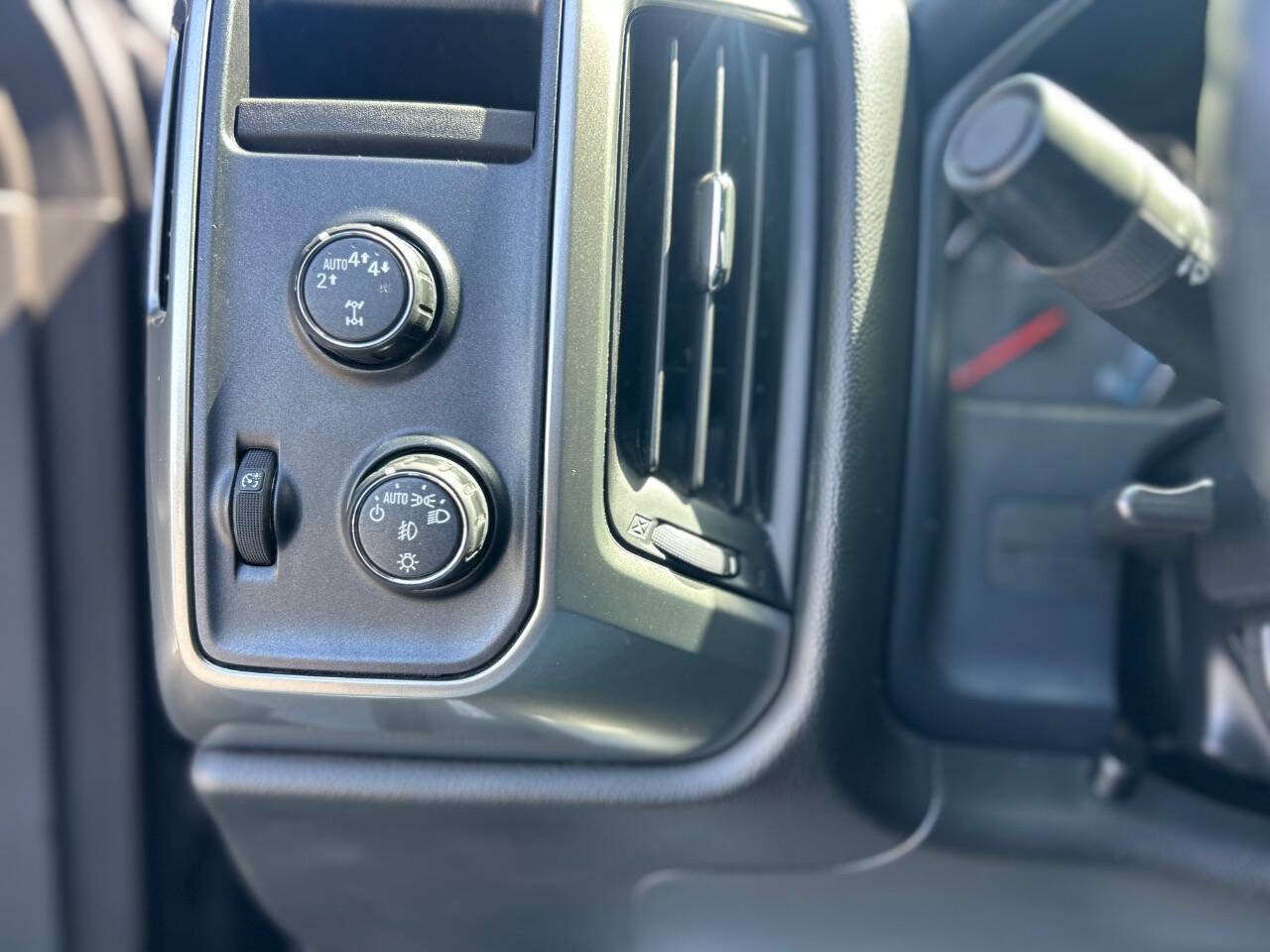 Used 2018 Chevrolet Silverado 1500 LT w/ All Star Edition AWD/4WD image 11