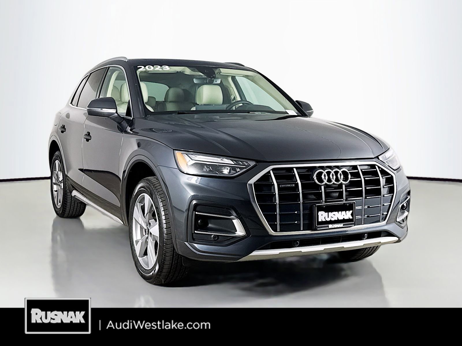 Used 2023 Audi Q5 2.0T Premium w/ Convenience Package image 1