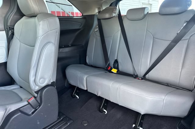 Certified 2026 Toyota Sienna XLE FWD image 19