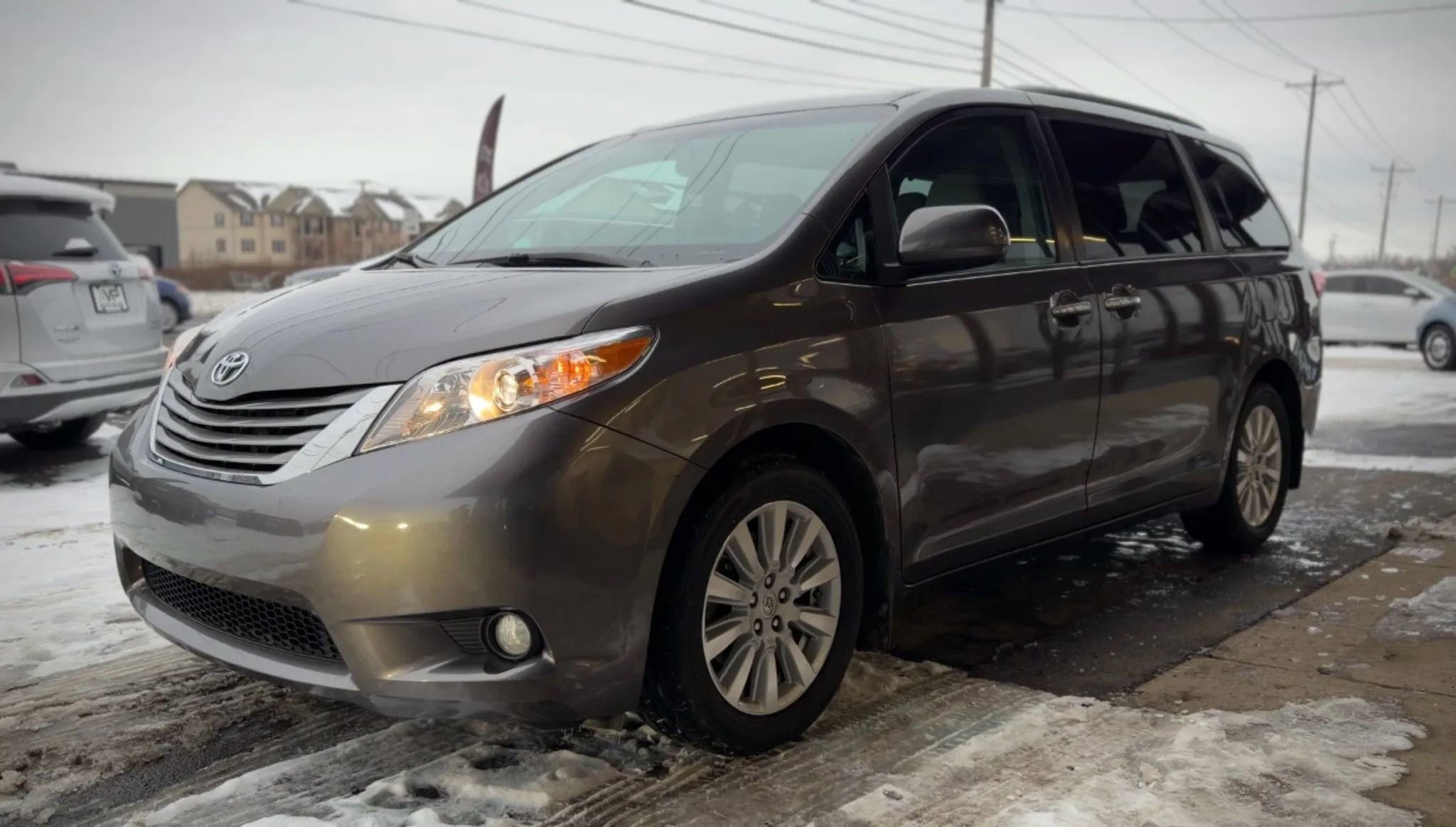 Used 2017 Toyota Sienna XLE image 6
