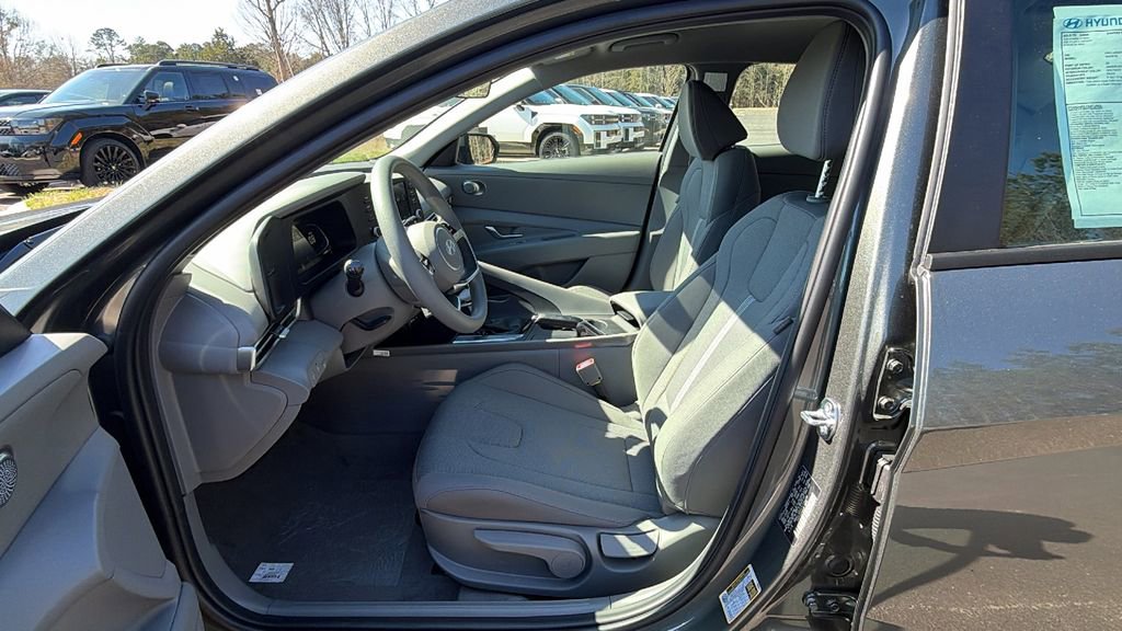 New 2026 Hyundai Elantra SE image 9
