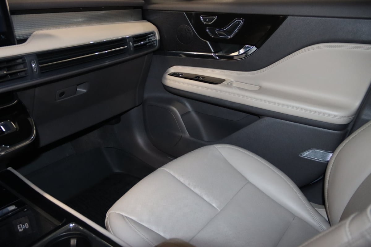 Used 2024 Lincoln Corsair AWD w/ Equipment Group 101A image 41