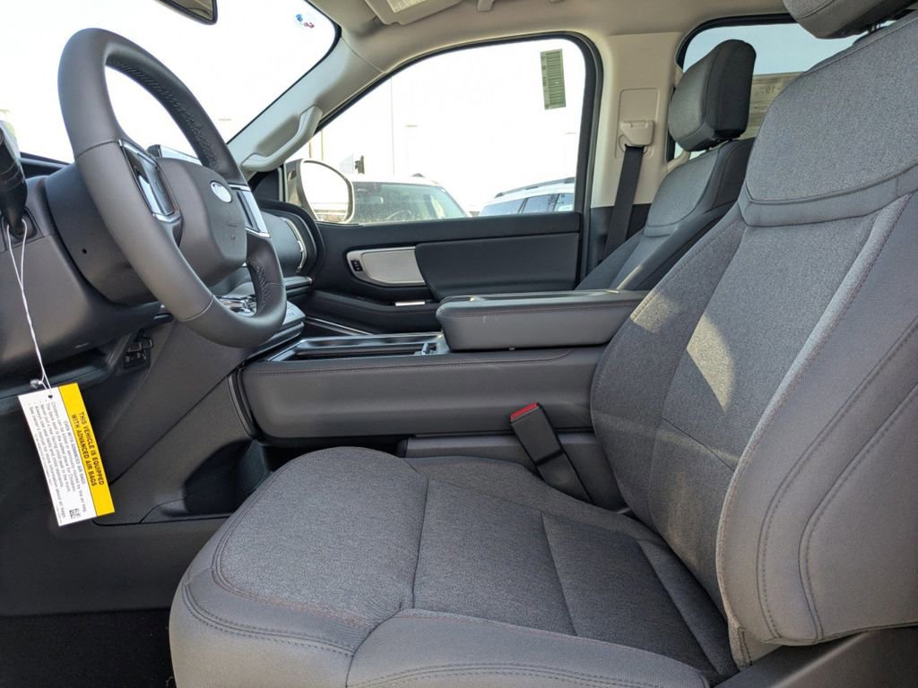 New 2025 Ford Expedition Active image 22