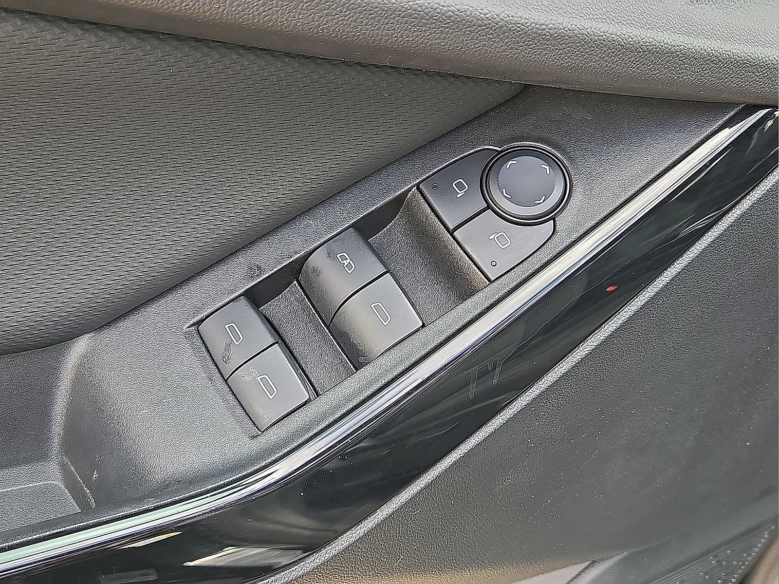 Used 2025 Chevrolet Equinox LT AWD/4WD image 21