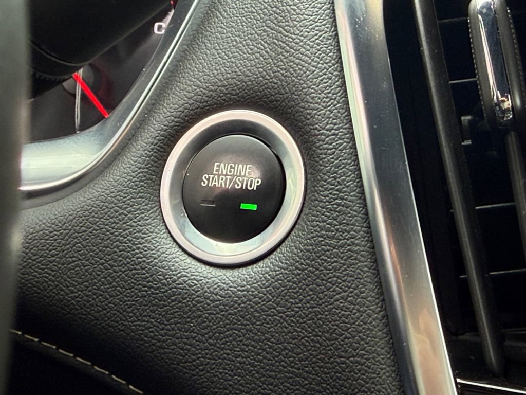 Used 2022 Chevrolet Traverse Premier FWD image 17
