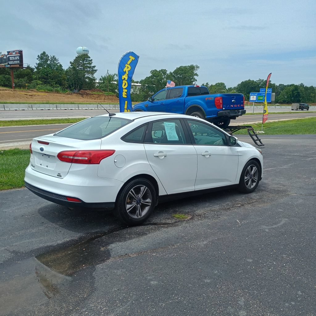 Used 2018 Ford Focus SE w/ SE Appearance Package FWD image 5