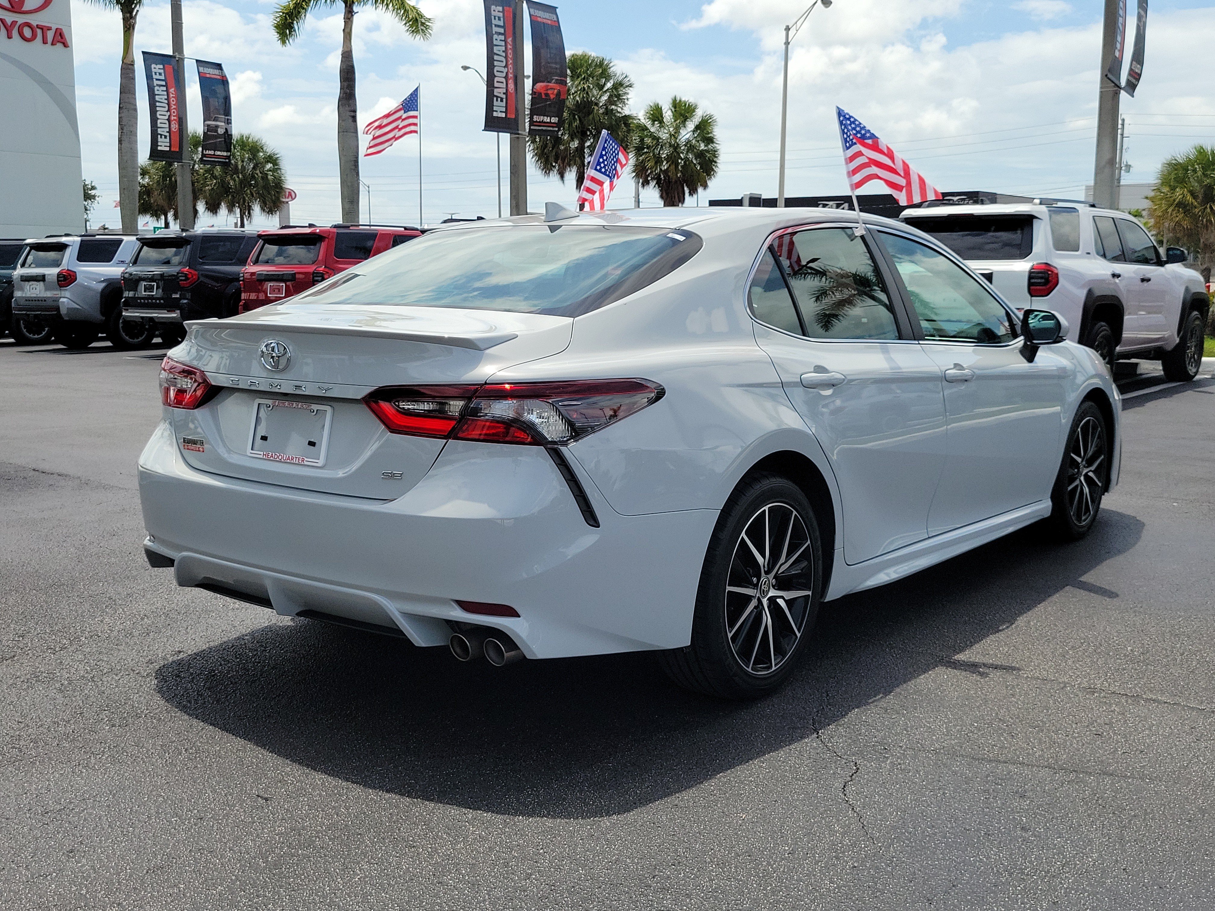 Used 2023 Toyota Camry SE FWD image 11