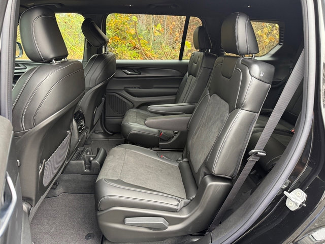 New 2025 Jeep Grand Cherokee L Altitude image 15