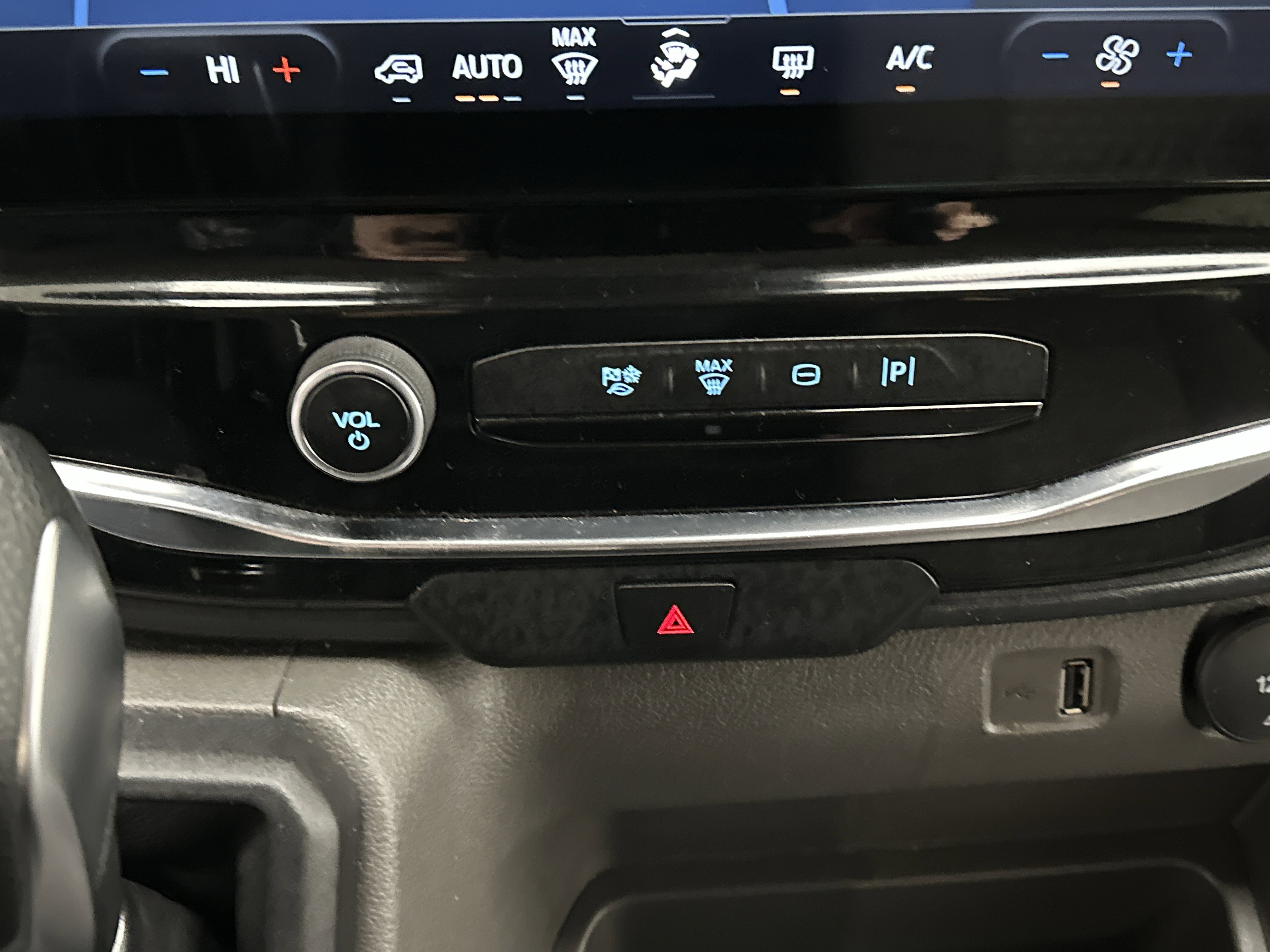 Used 2023 Ford Transit 350 XLT image 34