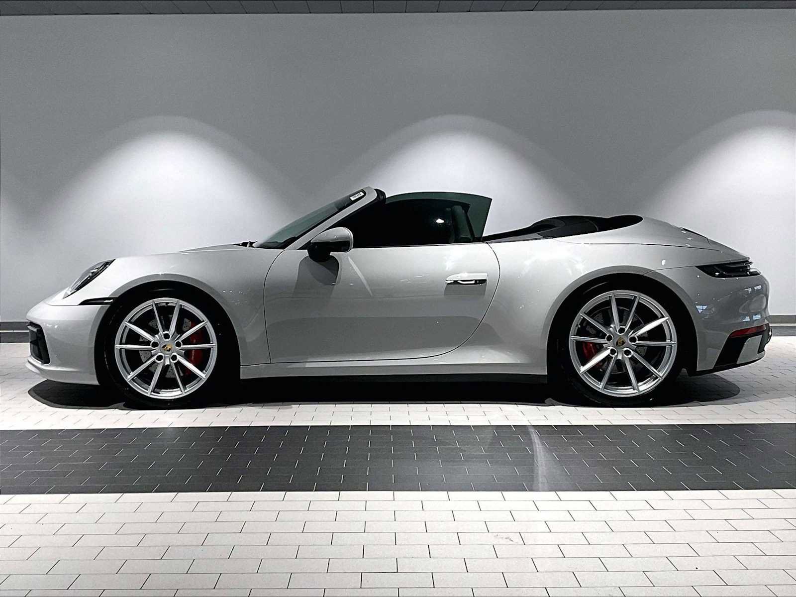Used 2021 Porsche 911 Carrera S image 2