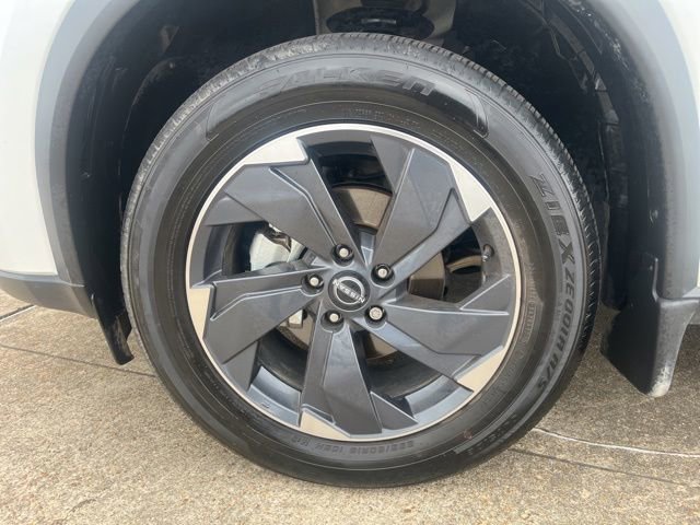 Used 2024 Nissan Rogue SV w/ SV Premium Package FWD image 8