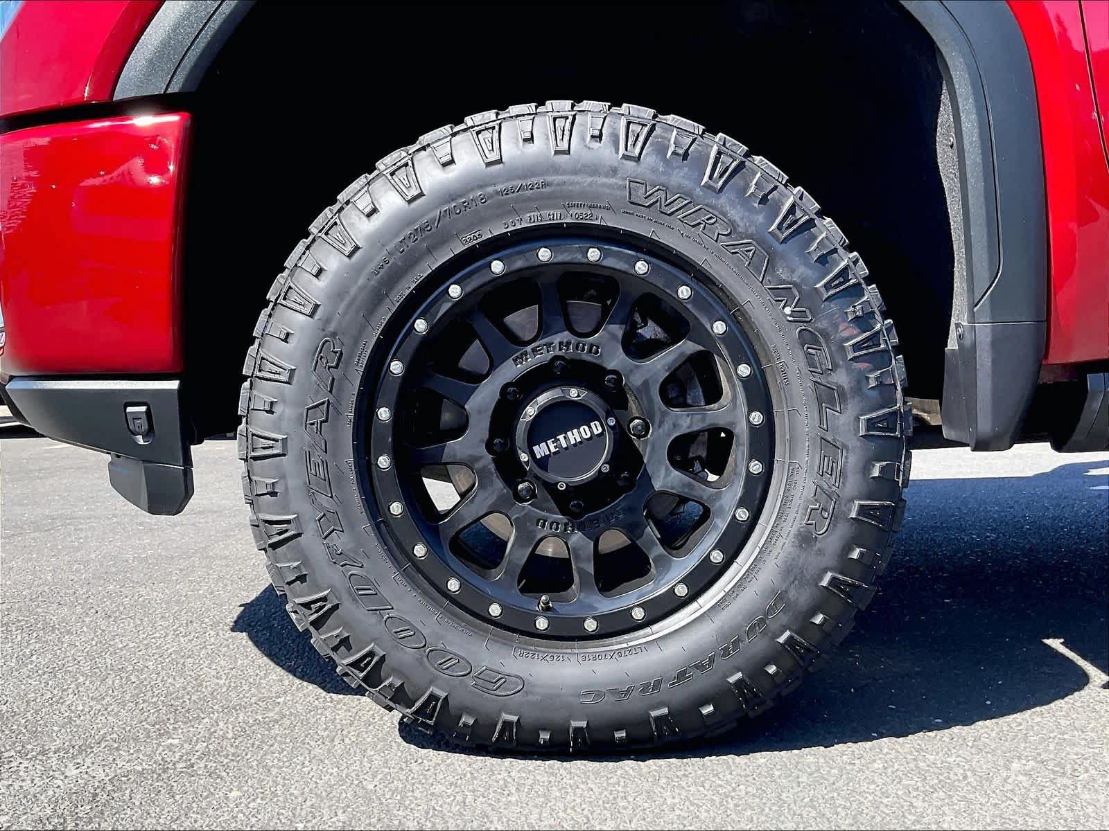 Used 2022 GMC Sierra 2500 AT4 w/ AT4 Preferred Package AWD/4WD image 9