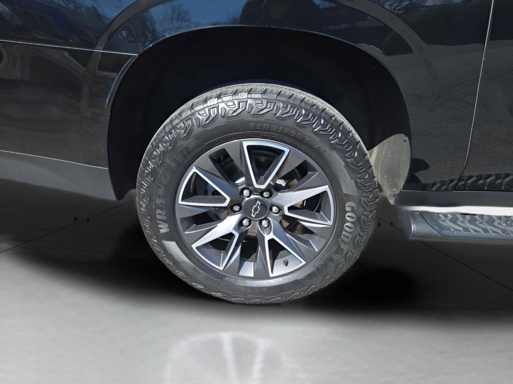 Used 2023 Chevrolet Suburban Z71 w/ Luxury Package image 22