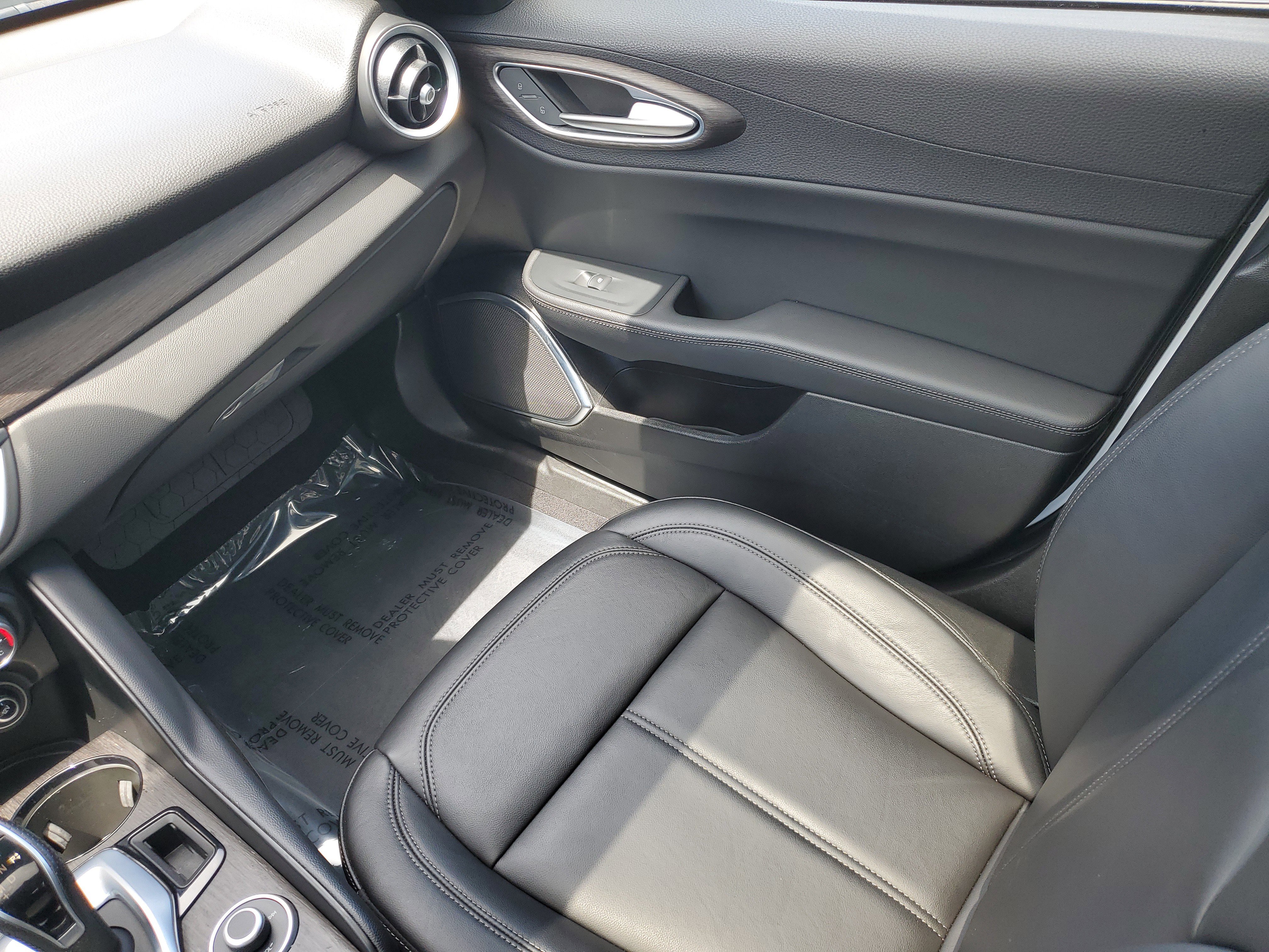 Used 2022 Alfa Romeo Giulia Ti image 12