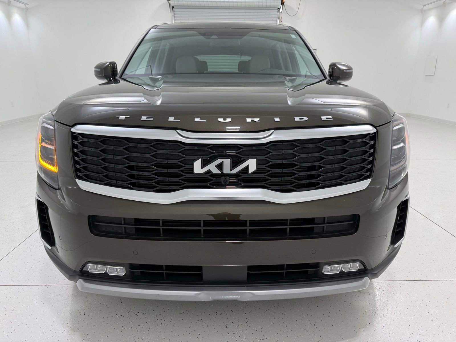 Used 2022 Kia Telluride SX w/ Towing Package image 2