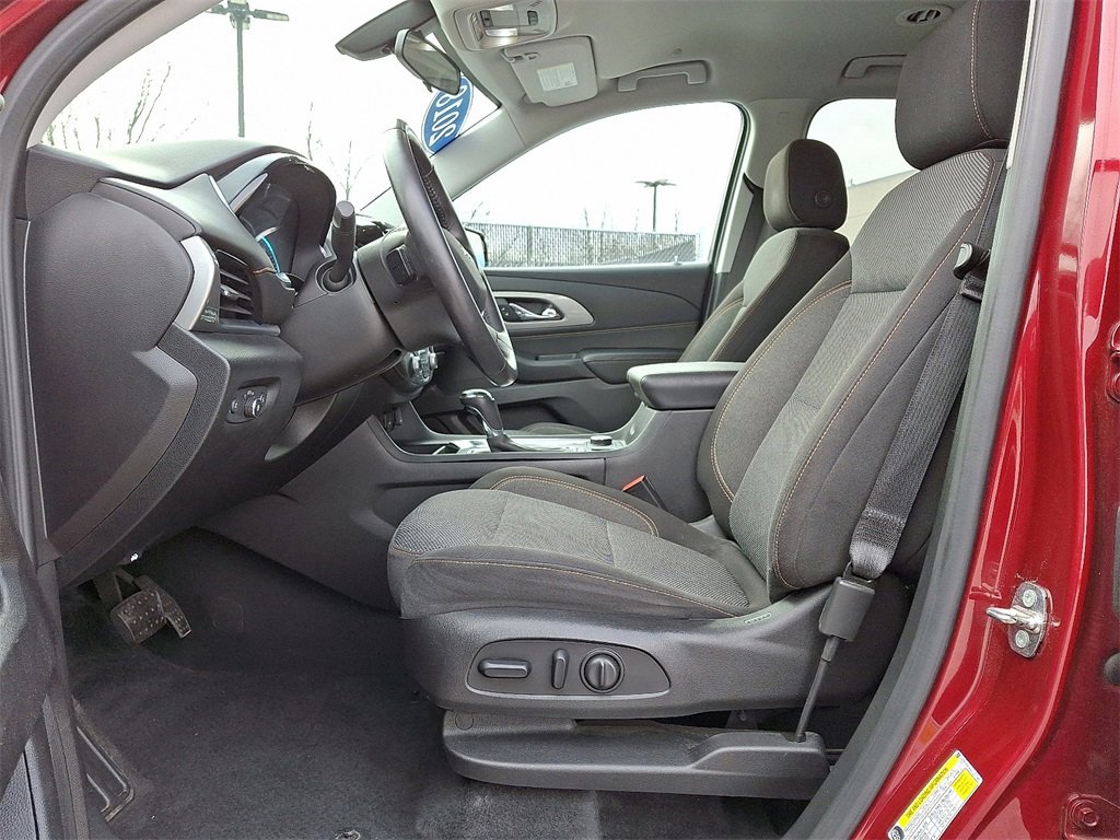 Used 2018 Chevrolet Traverse LT image 17