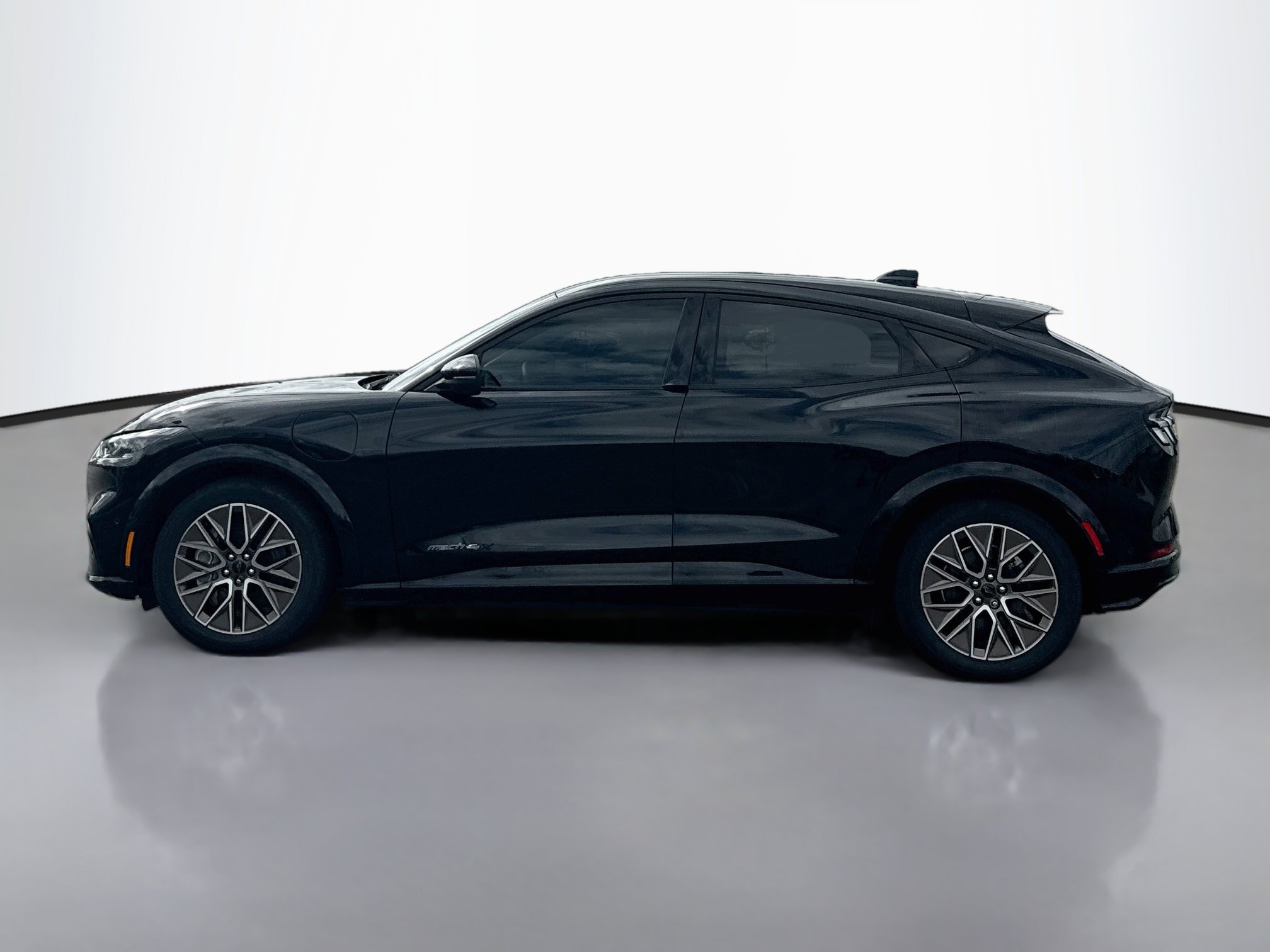 Certified 2024 Ford Mustang Mach-E Premium AWD/4WD image 4