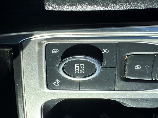 Used 2020 Ford Explorer XLT w/ Equipment Group 202A image 19