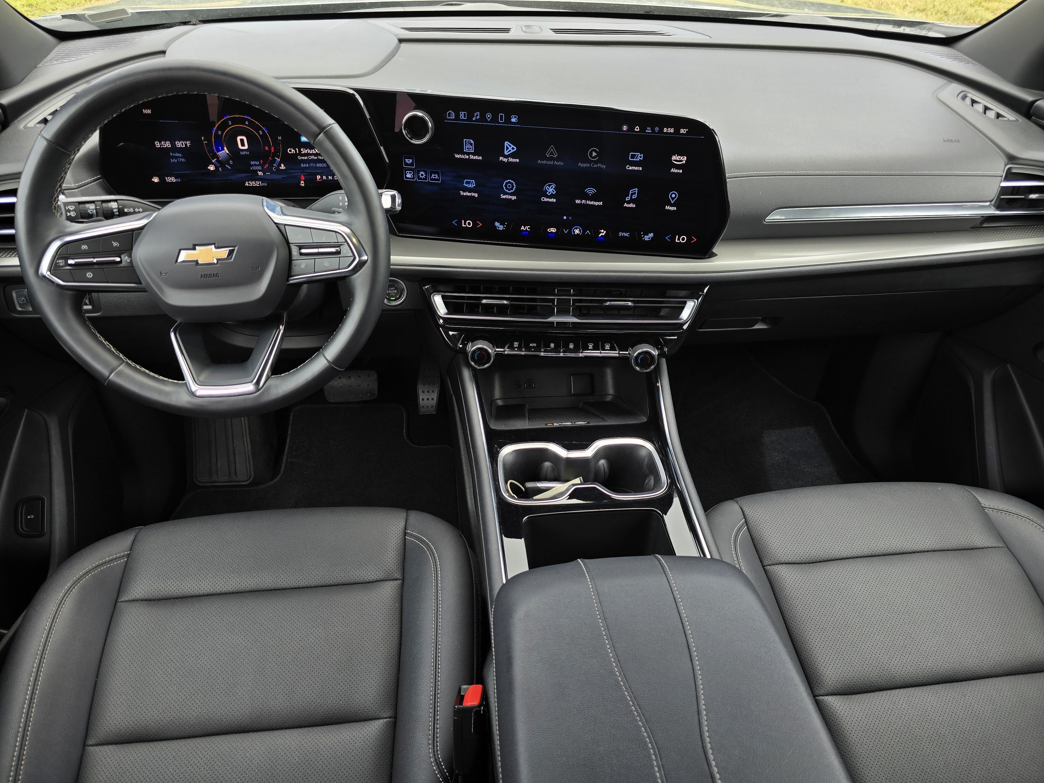Used 2025 Chevrolet Traverse LT FWD image 11