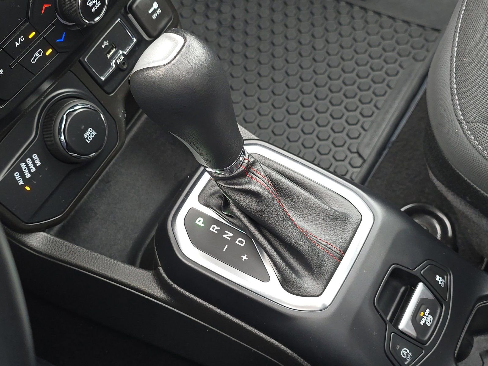 Used 2023 Jeep Renegade Latitude w/ Sun/Sound Group image 22