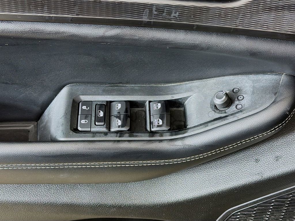 Used 2023 Jeep Grand Cherokee L Laredo image 28