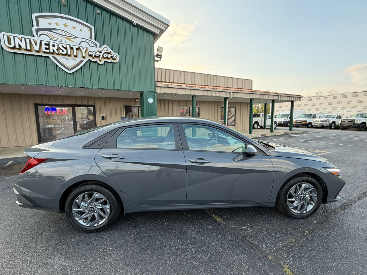 Used 2024 Hyundai Elantra SEL image 2