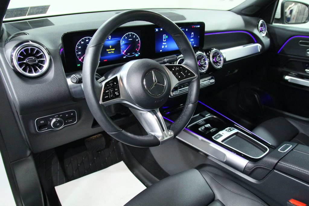 Used 2025 Mercedes-Benz GLB 250 4MATIC image 6