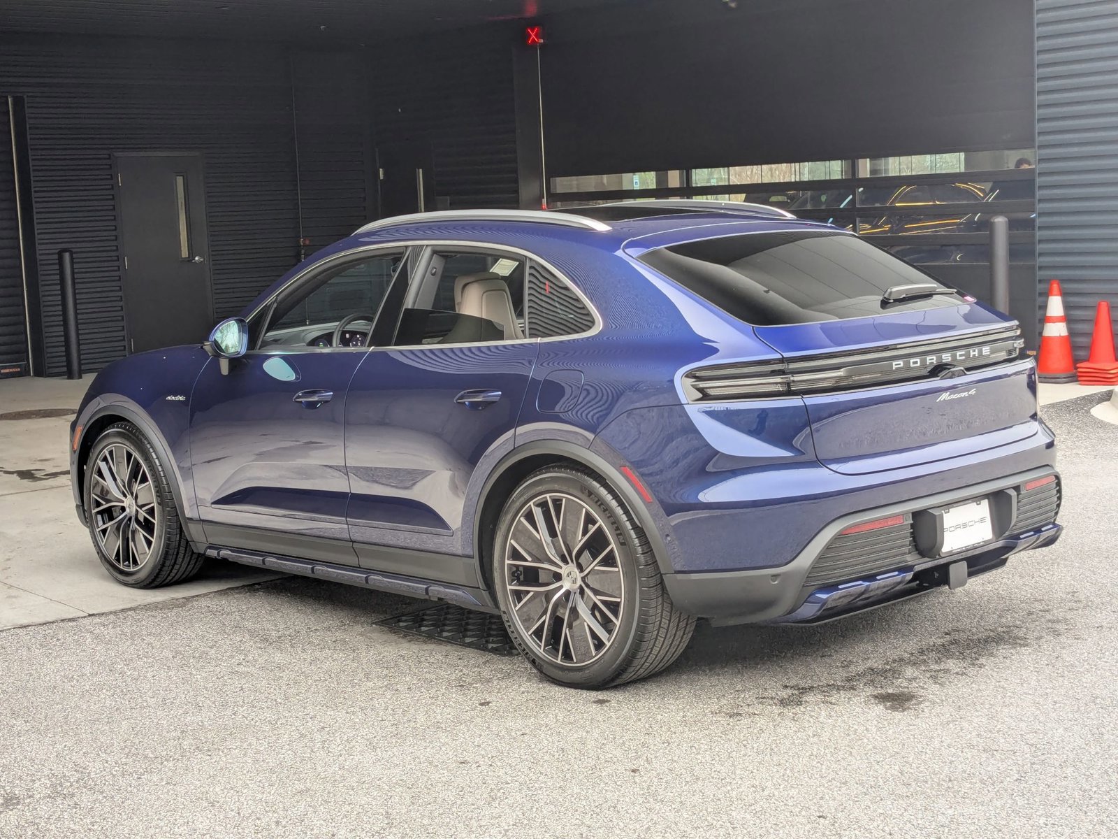 New 2026 Porsche Macan 4 Electric AWD/4WD video 3
