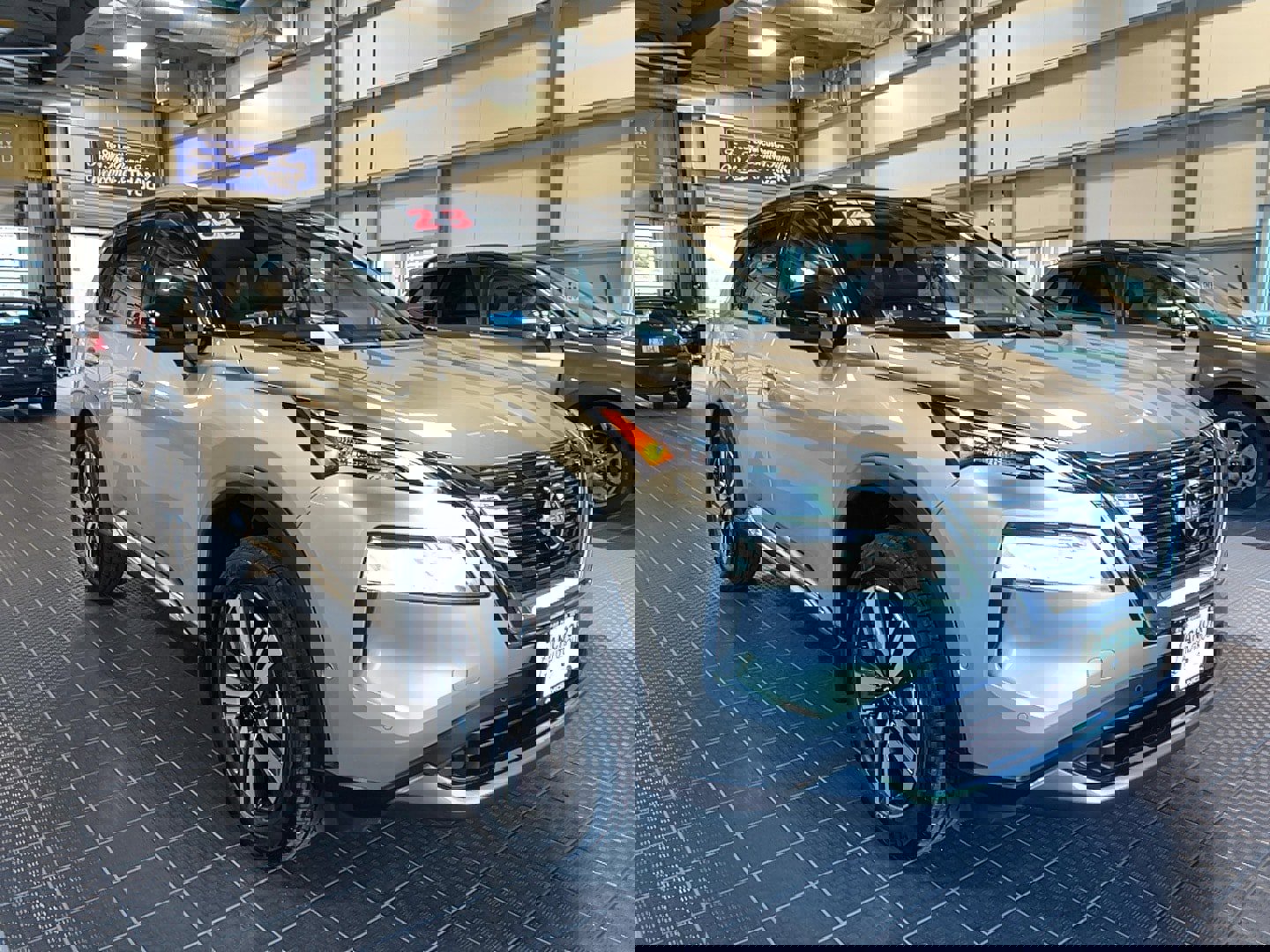 Used 2023 Nissan Rogue SL w/ SL Premium Package image 1