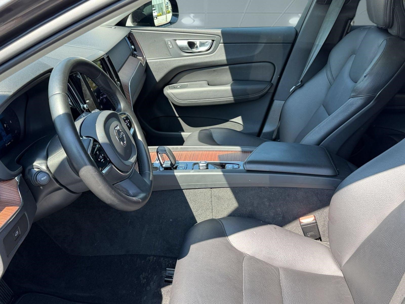 Certified 2024 Volvo XC60 B5 Plus w/ Protection Package Premier AWD/4WD image 5