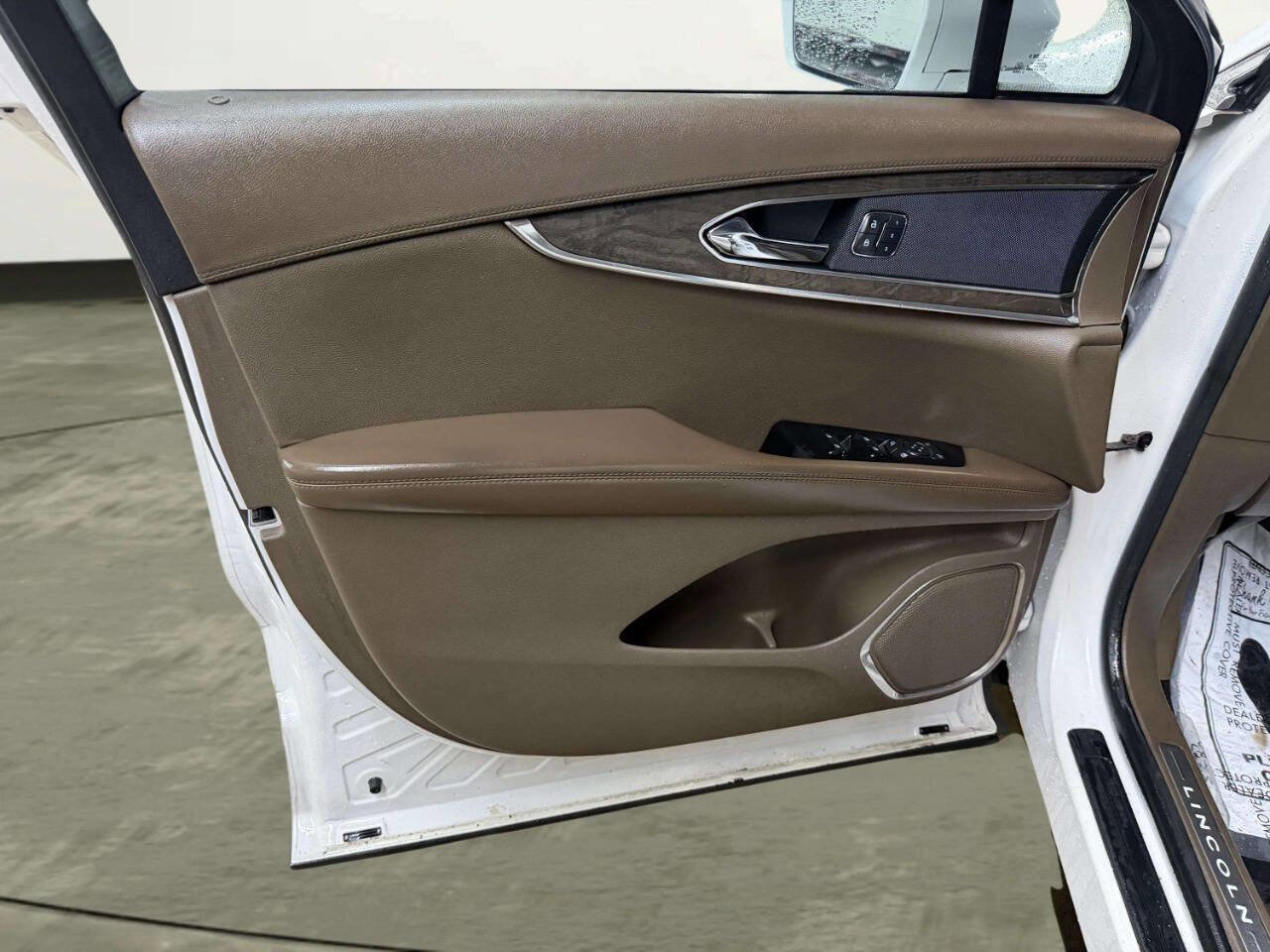 Used 2016 Lincoln MKX Reserve w/ Equipment Group 102A image 13