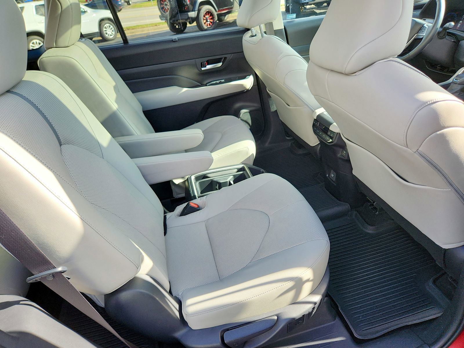 Used 2024 Toyota Grand Highlander Platinum image 28