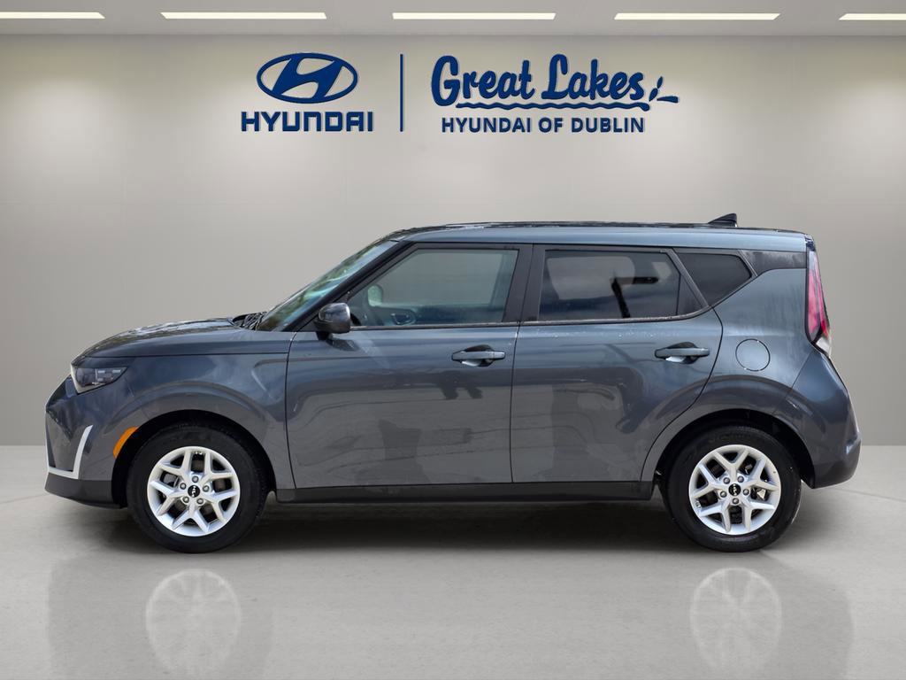 Used 2025 Kia Soul LX FWD image 2