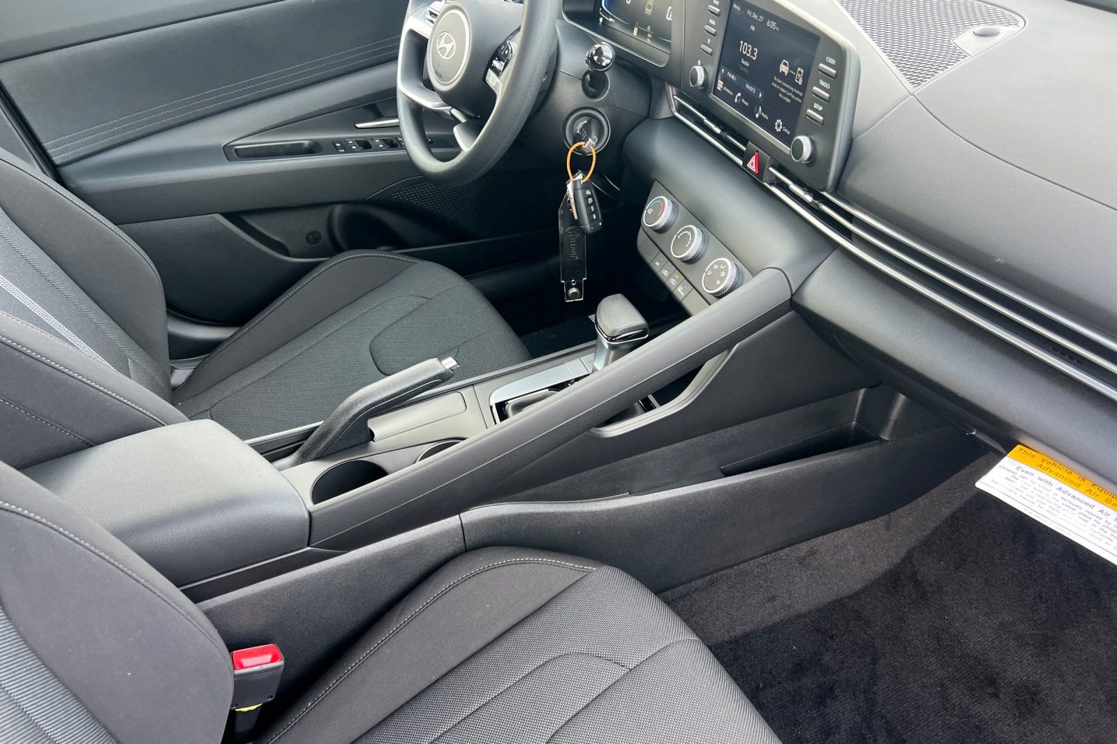 Used 2025 Hyundai Elantra SE image 20